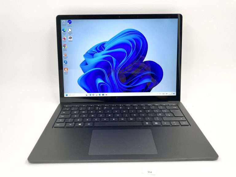 Microsoft Surface 1868 eestvaade – puuteekraan ja elegantne disain